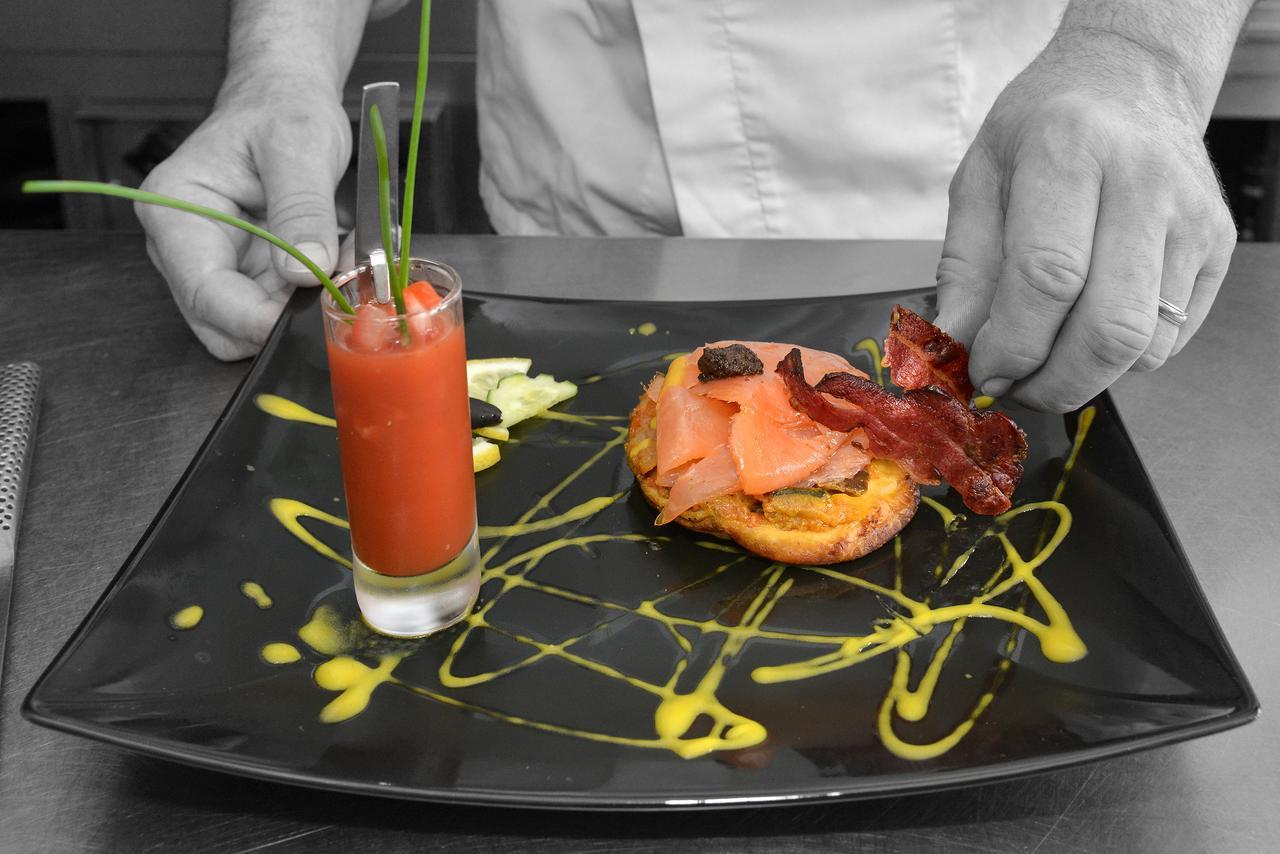 Logis Hotels Restaurant Le Dauphin Salbris Esterno foto